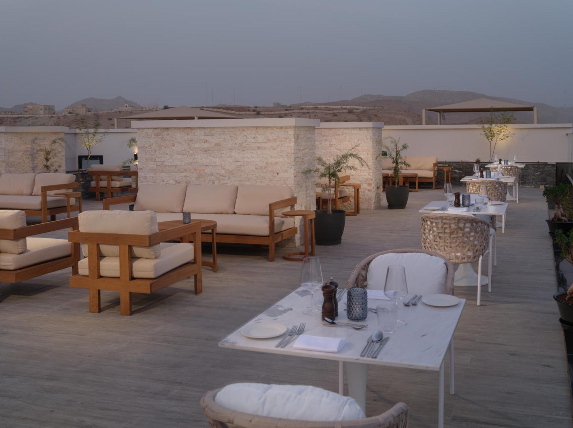Doubletree By Hilton Muscat Qurum Exterior foto